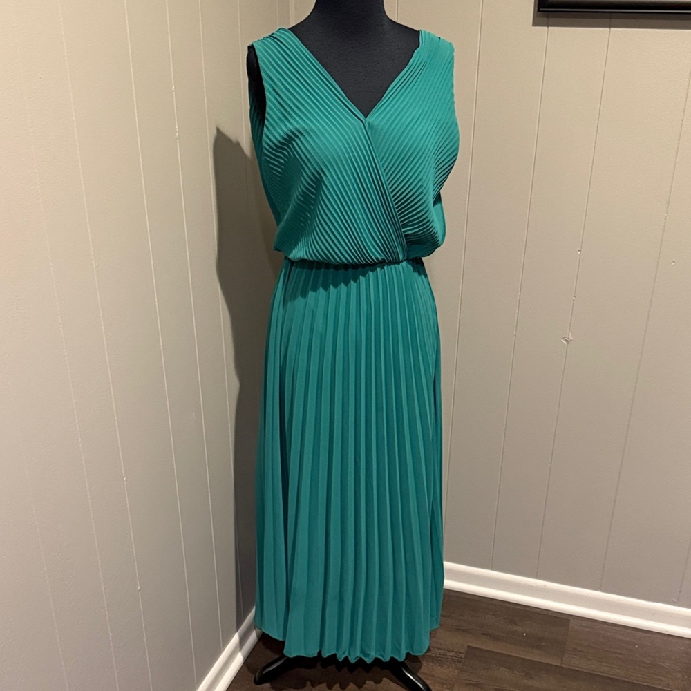B19 Senes Formal Contemporary Wrap Chic Green Pleated Maxi Dress